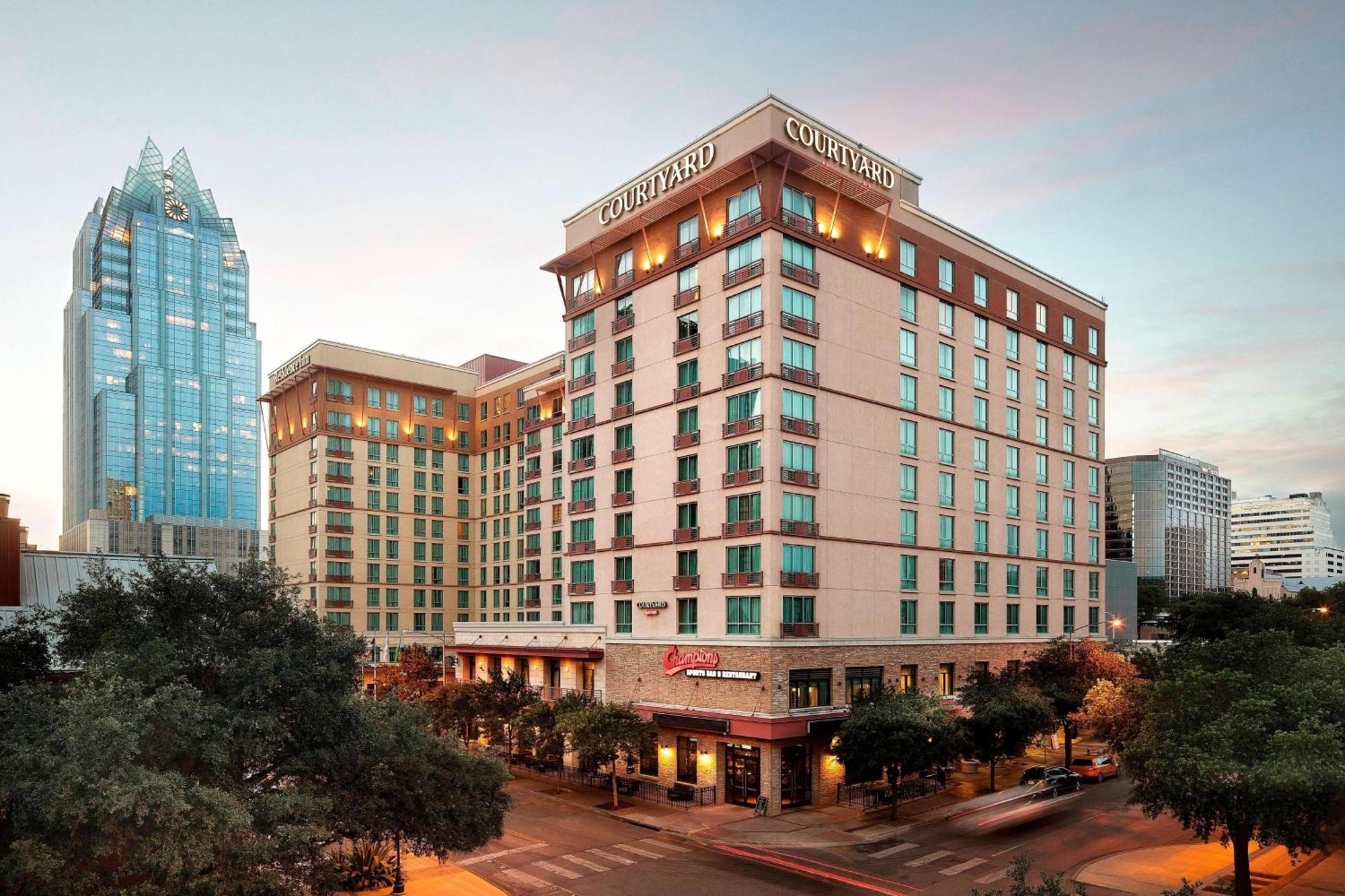 Отель Courtyard Austin Downtown/Convention Center Экстерьер фото