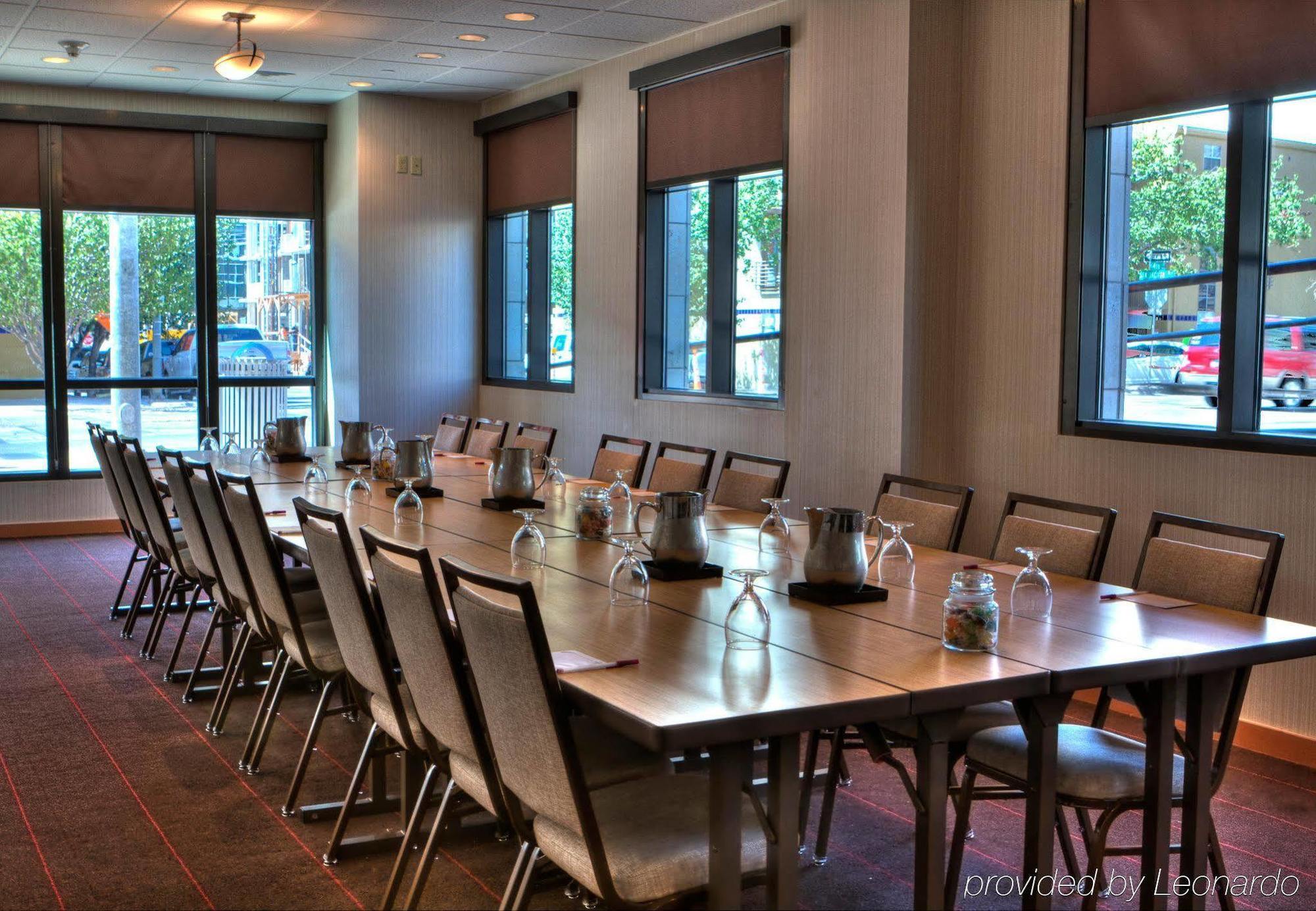 Отель Courtyard Austin Downtown/Convention Center Экстерьер фото